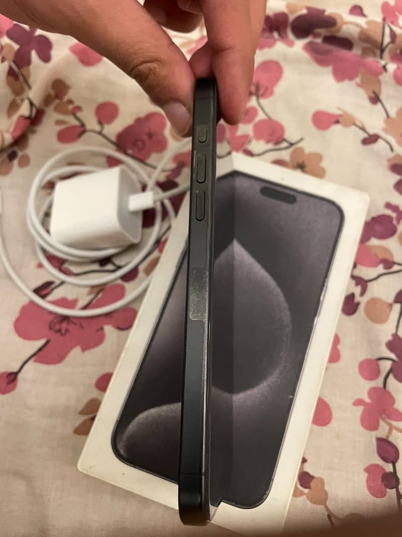 Apple iPhone 15 Pro Max 2