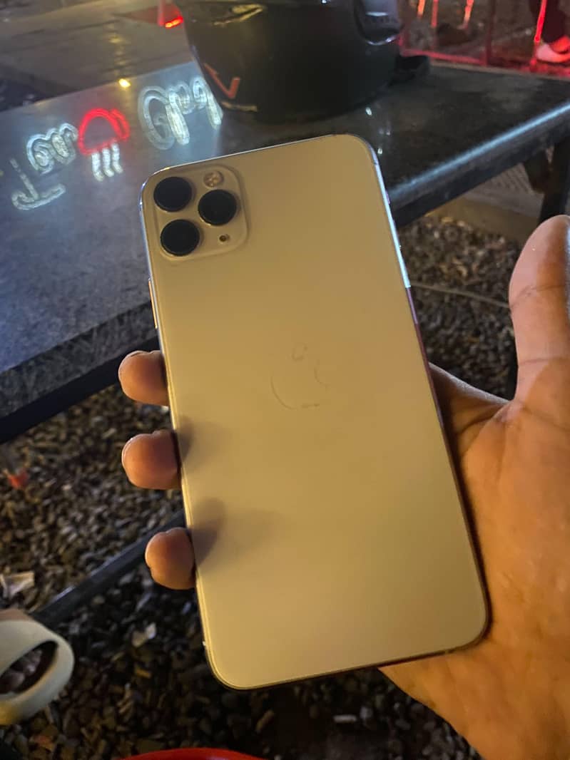 Apple iPhone 11 Pro Max 1