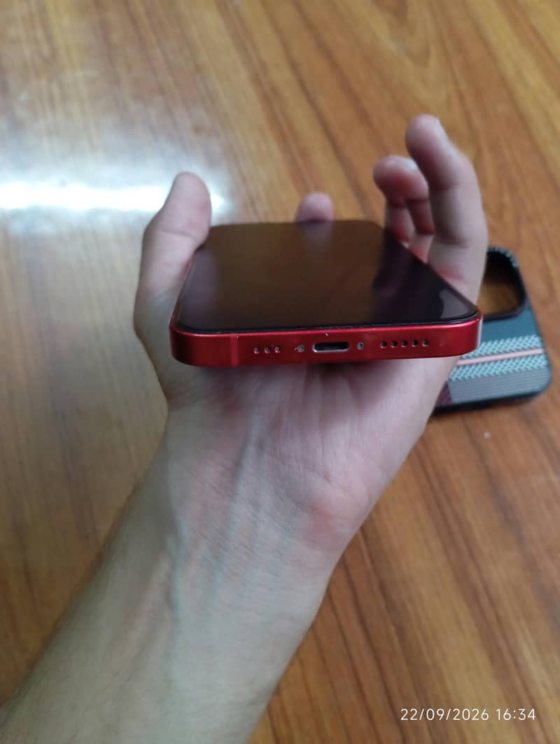 Apple iPhone 13 5
