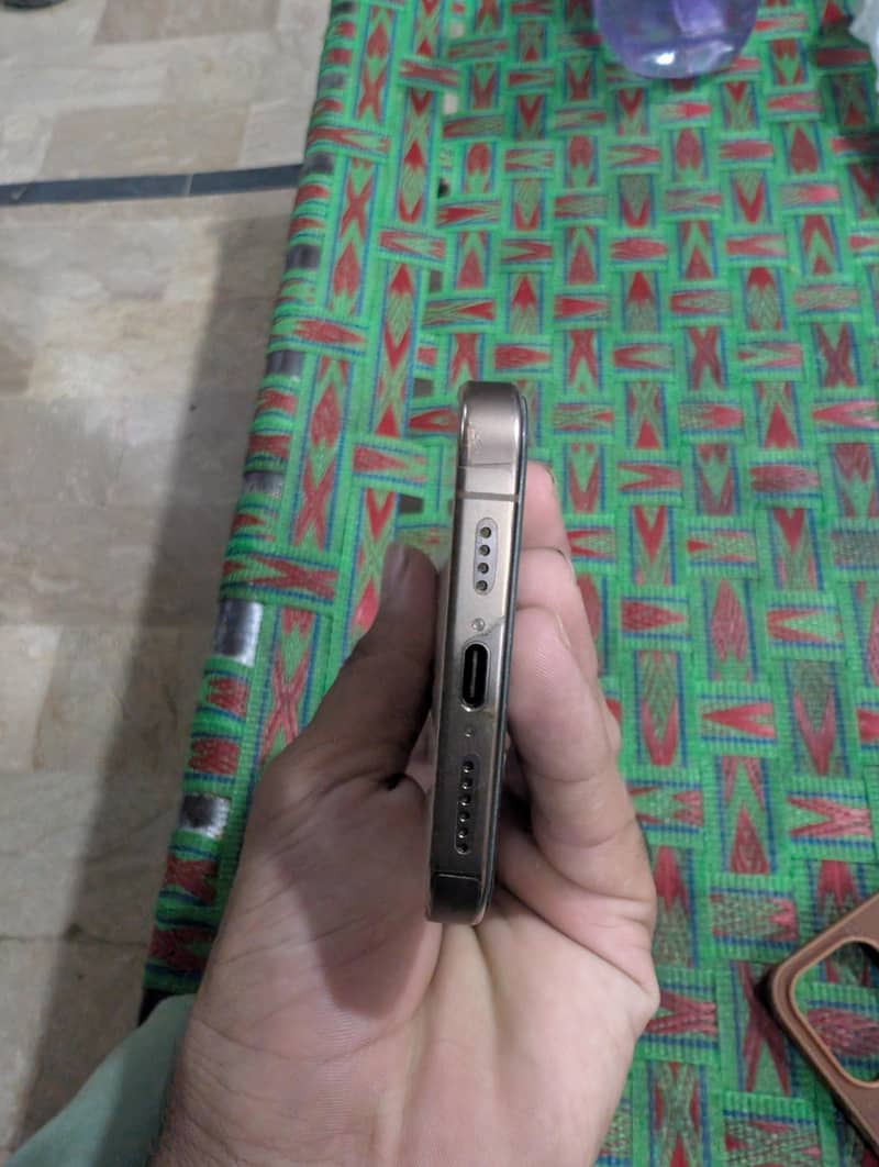 Apple iPhone 16 Pro Max 3