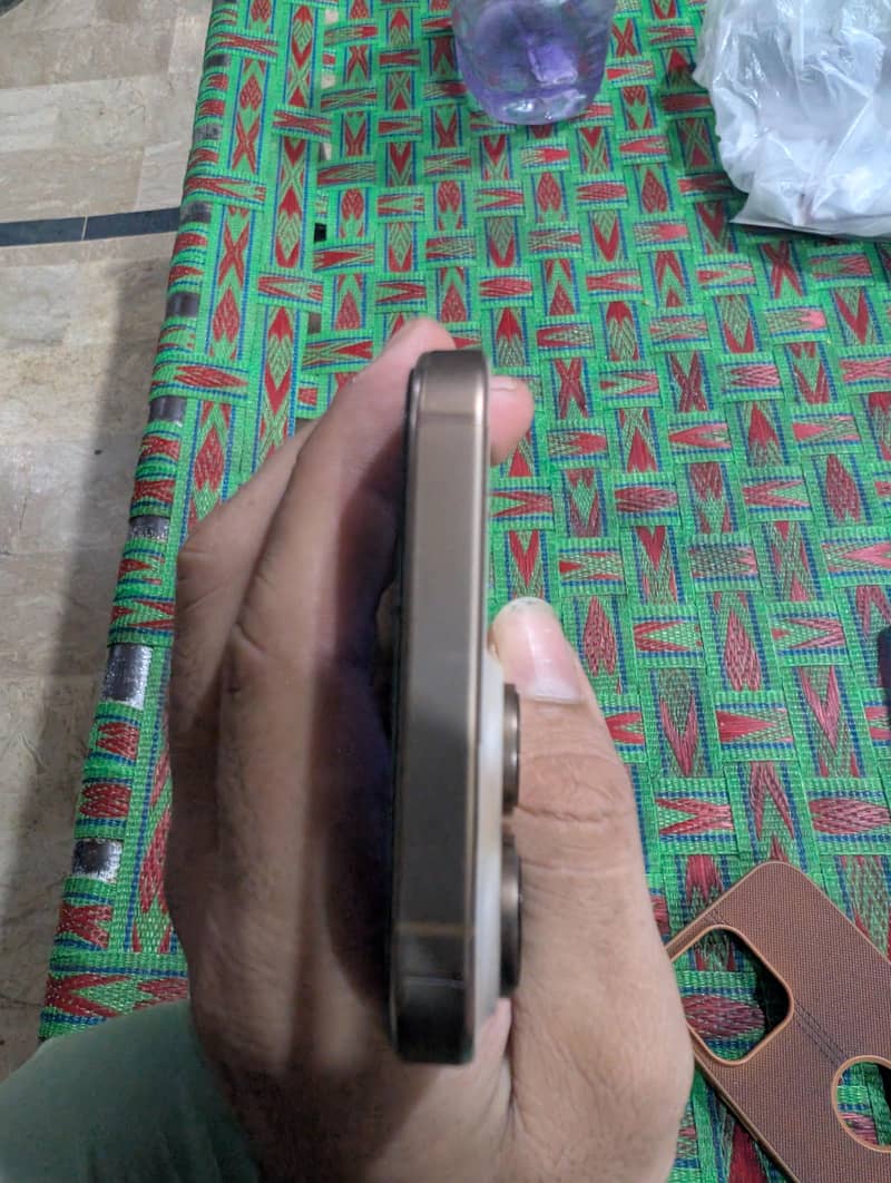 Apple iPhone 16 Pro Max 4