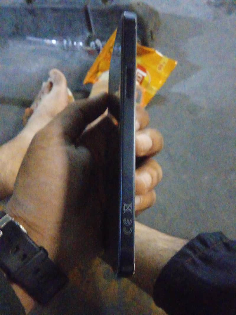 Apple iPhone 12 2