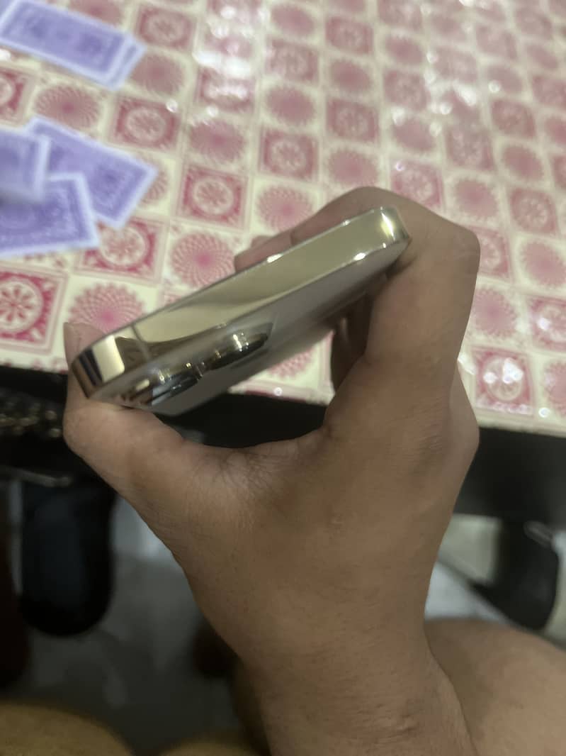 Apple iPhone 13 Pro 4