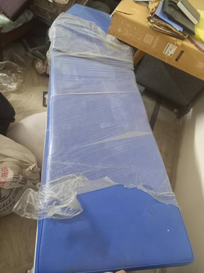 selling bed for labs sampling 0