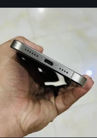 Apple iPhone 15 Pro Max  10/10 water pack