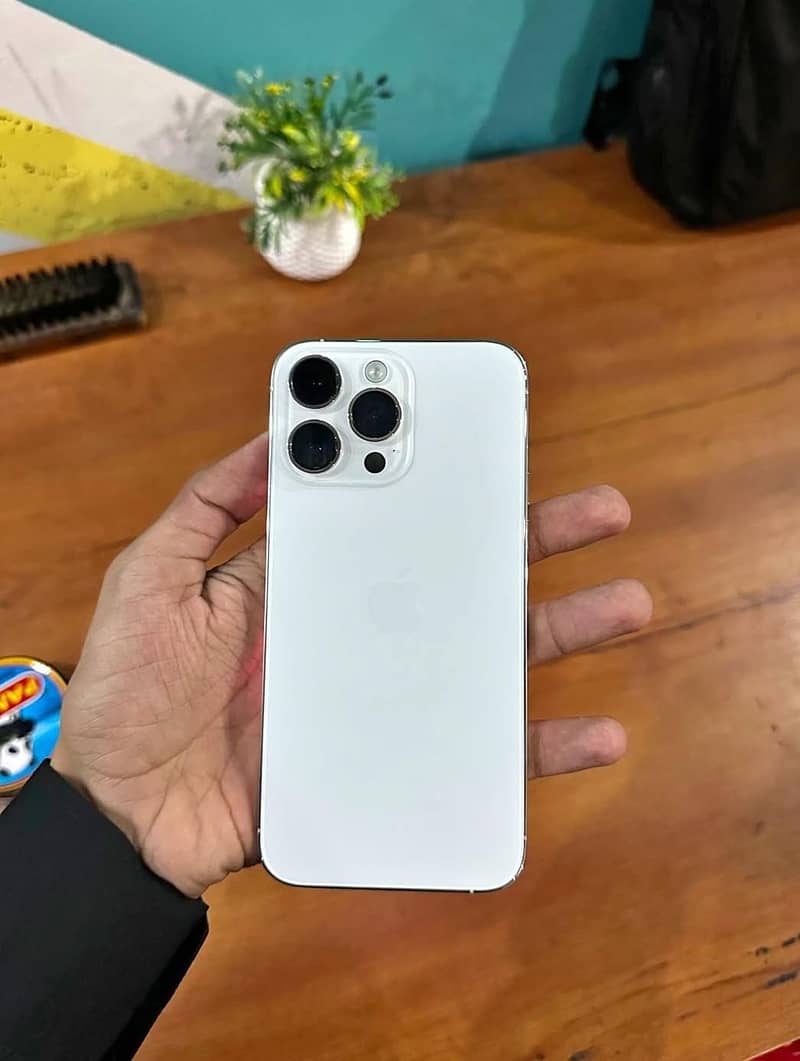 Apple iPhone 14 Pro Max 0