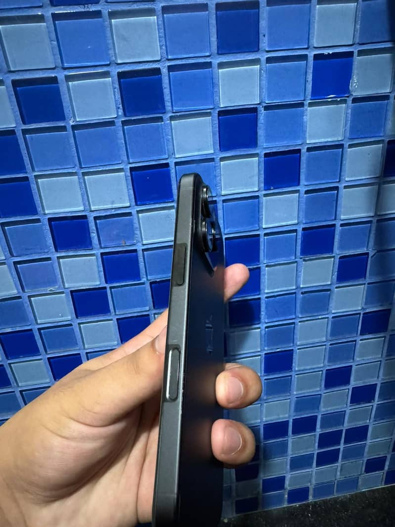 Apple iPhone 16 Pro 1