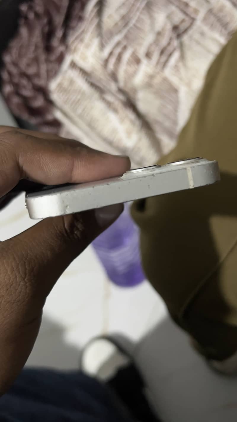 Apple iPhone 13 4