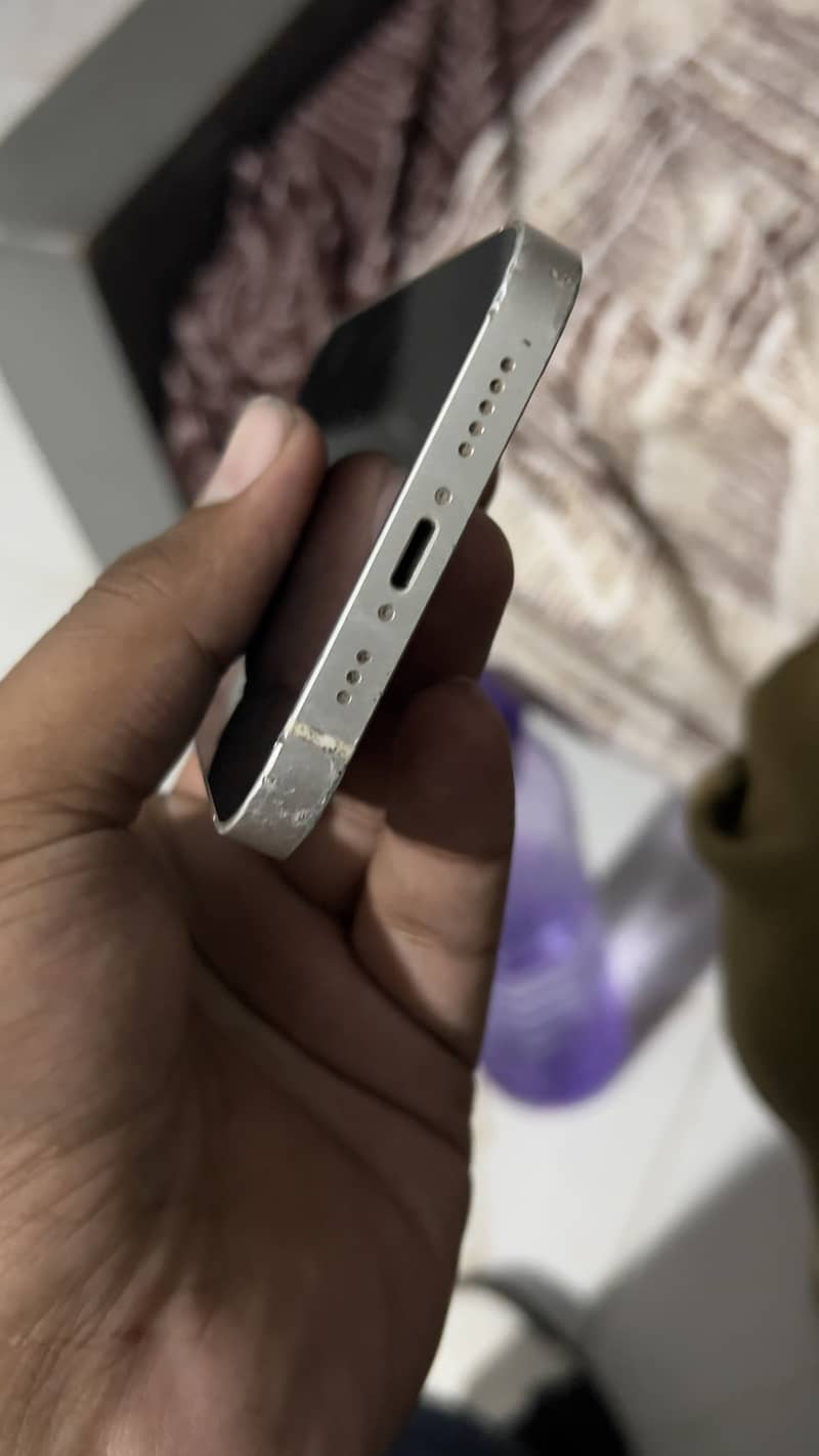 Apple iPhone 13 8