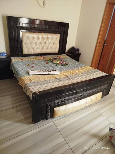 bed set or dressing b isi price ma ha condition 10 by 10 haa