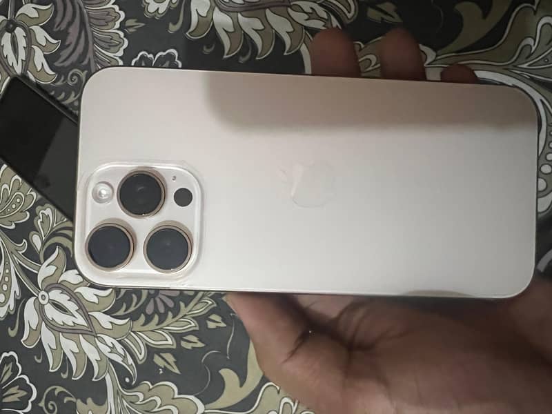 Apple iPhone 16 Pro Max 0