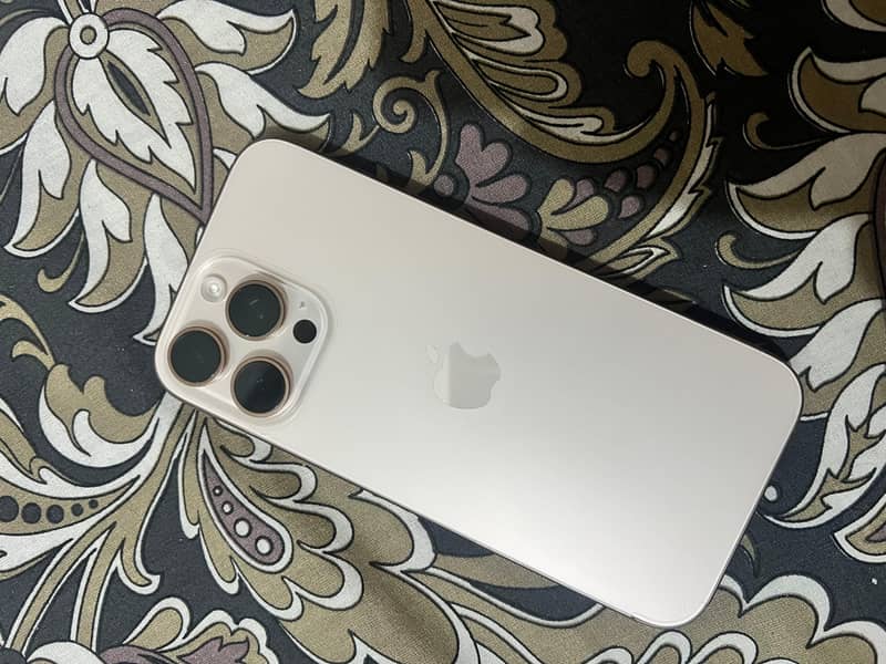 Apple iPhone 16 Pro Max 2