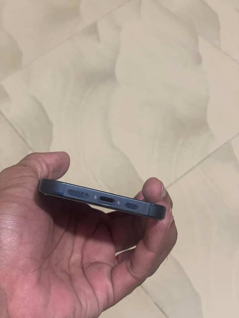 Apple iPhone 13 JV 1