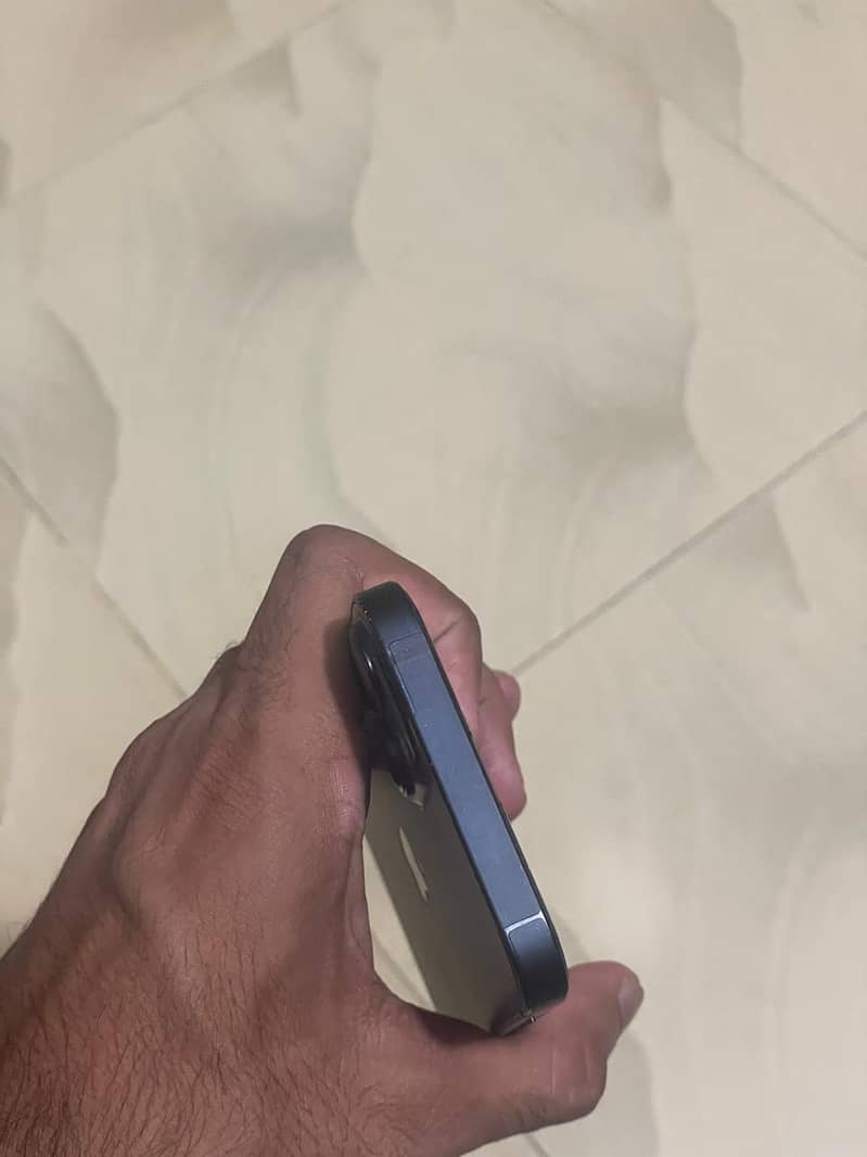 Apple iPhone 13 JV 4