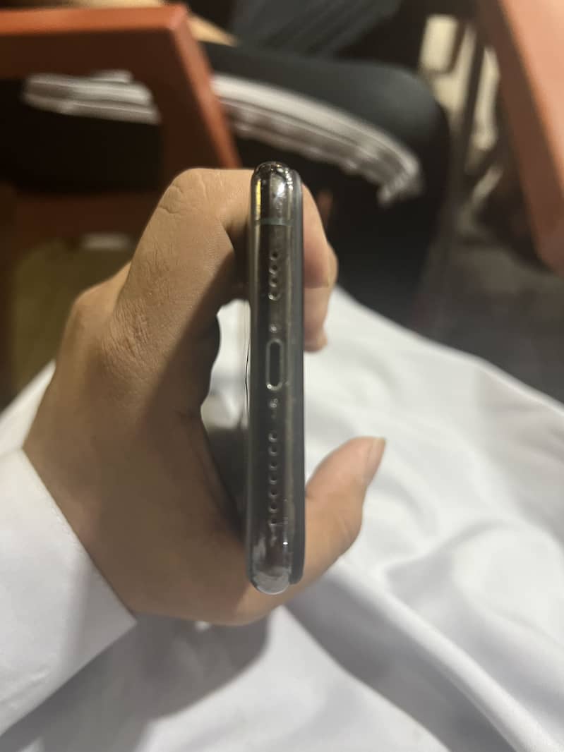 Apple iPhone 11 Pro Max 2
