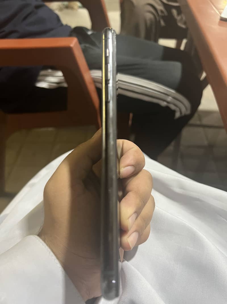 Apple iPhone 11 Pro Max 4