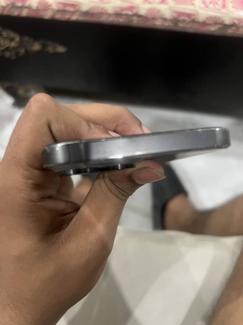 Apple iPhone 13 Pro Max 2