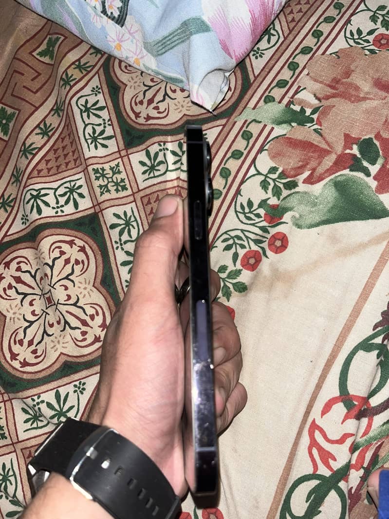 Apple iPhone 14 Pro Max 1