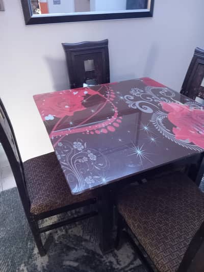 4 chair dining table  kahee say bhitooty we nhi hy
