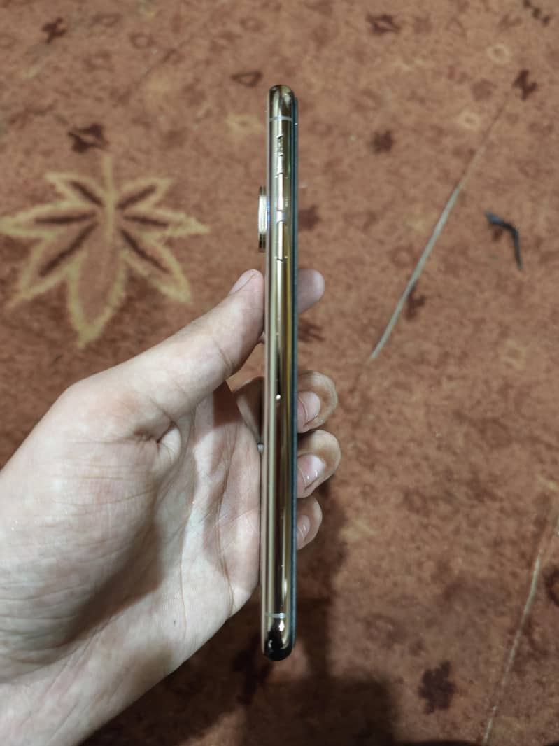 Apple iPhone XS Max 1