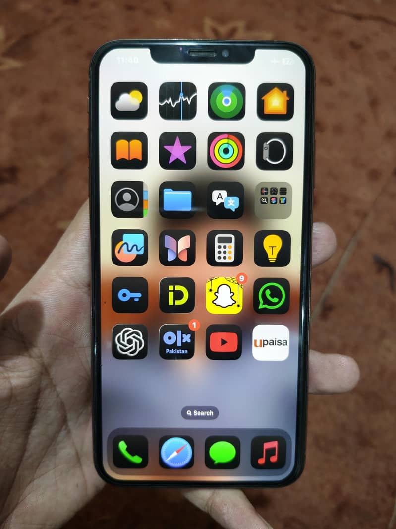 Apple iPhone XS Max 7