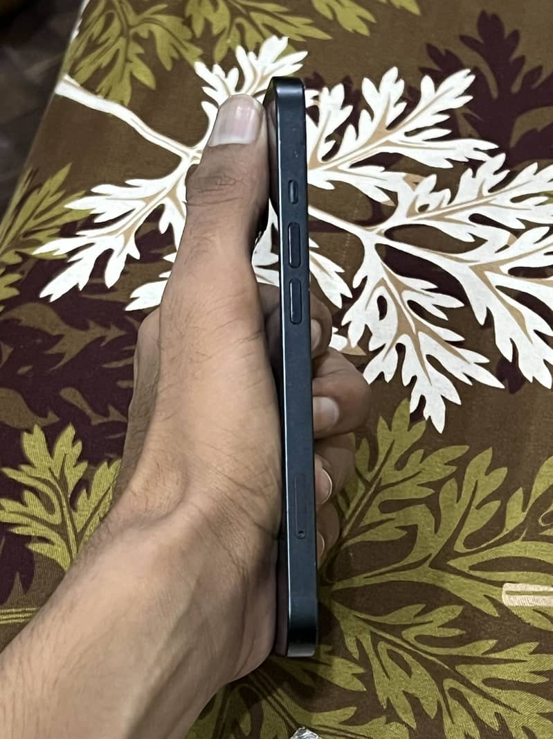 Apple iPhone 13 2