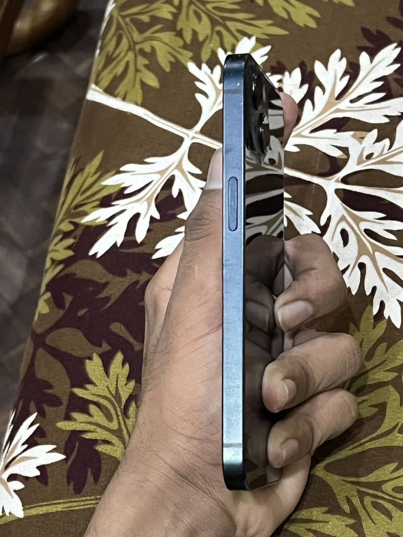 Apple iPhone 13 3