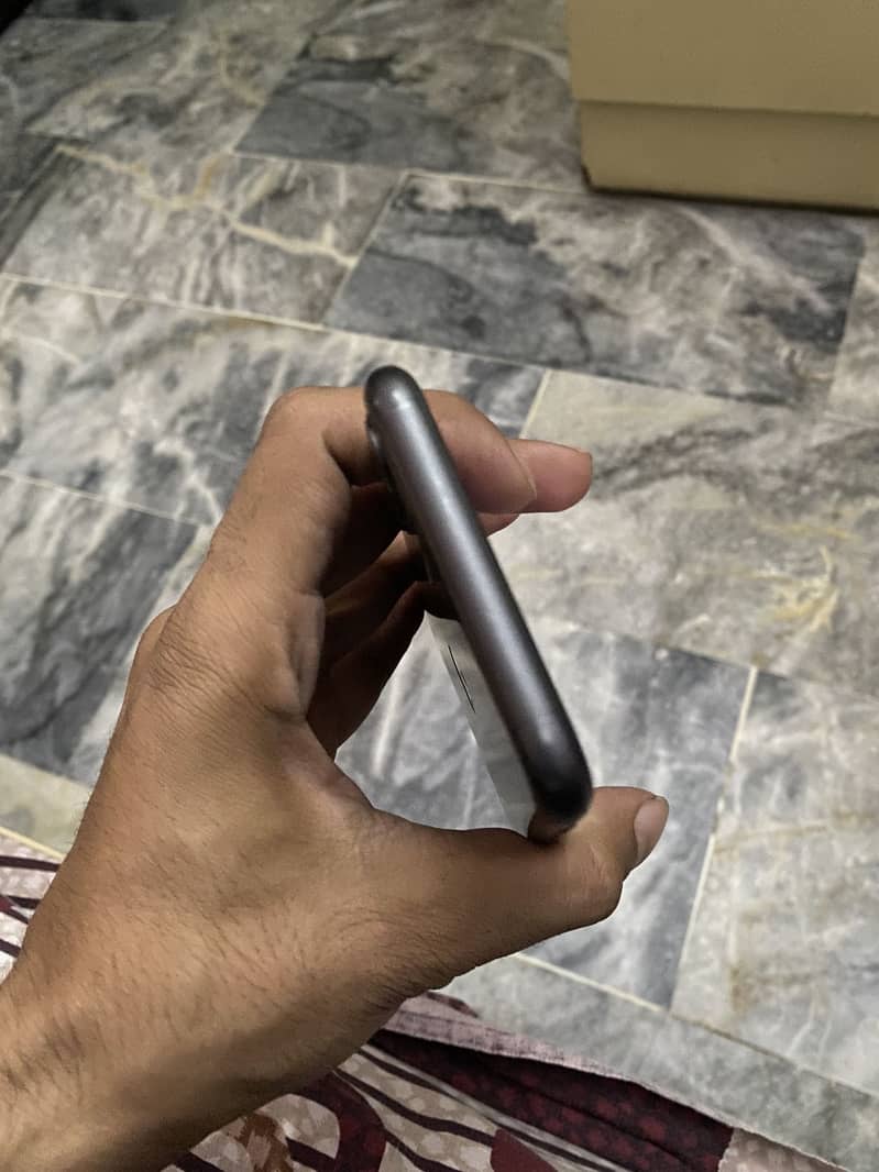 Apple iPhone 11 3