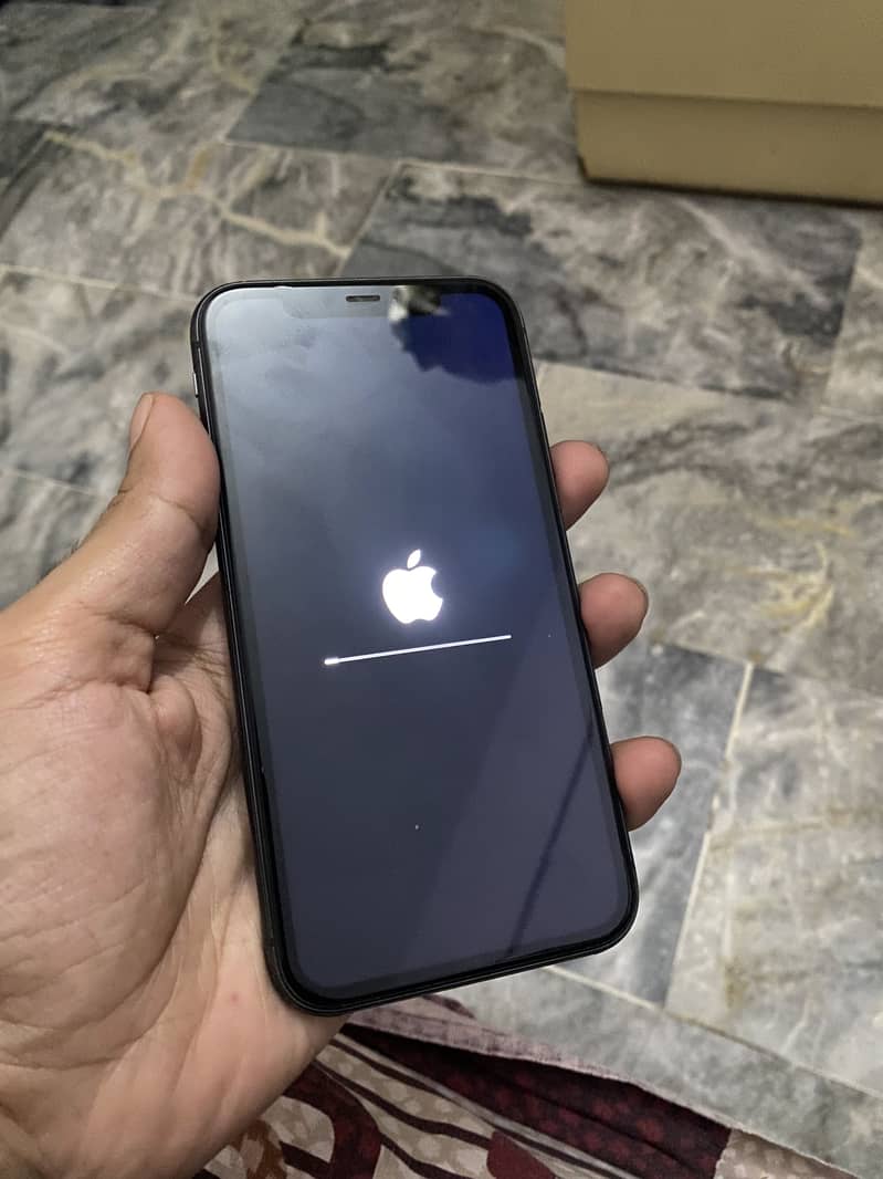 Apple iPhone 11 4
