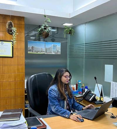 Hiring a female Advisor 8 Hour duty time