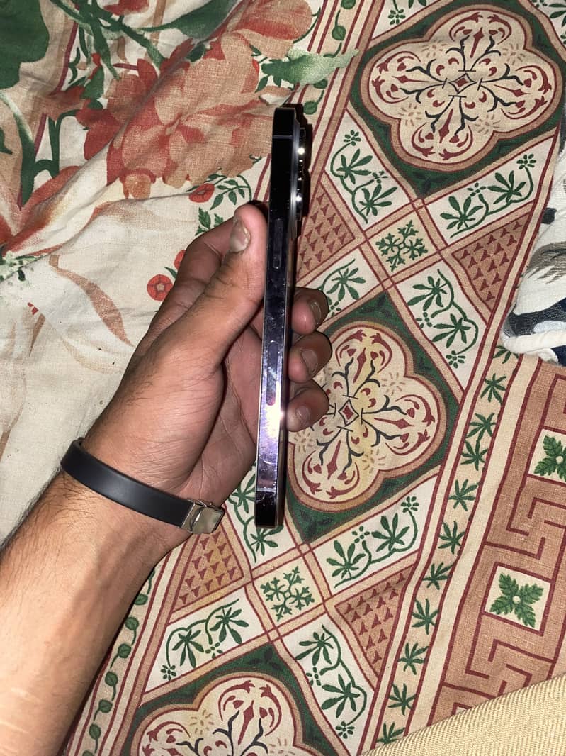 Apple iPhone 14 Pro Max 1