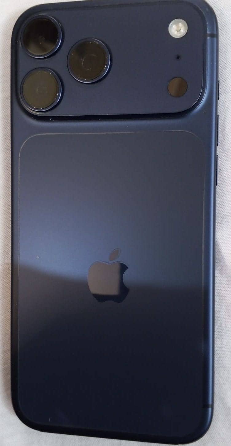Apple iPhone 17 Pro Max 0