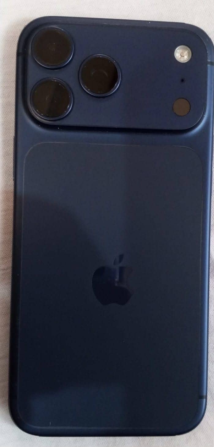 Apple iPhone 17 Pro Max 2