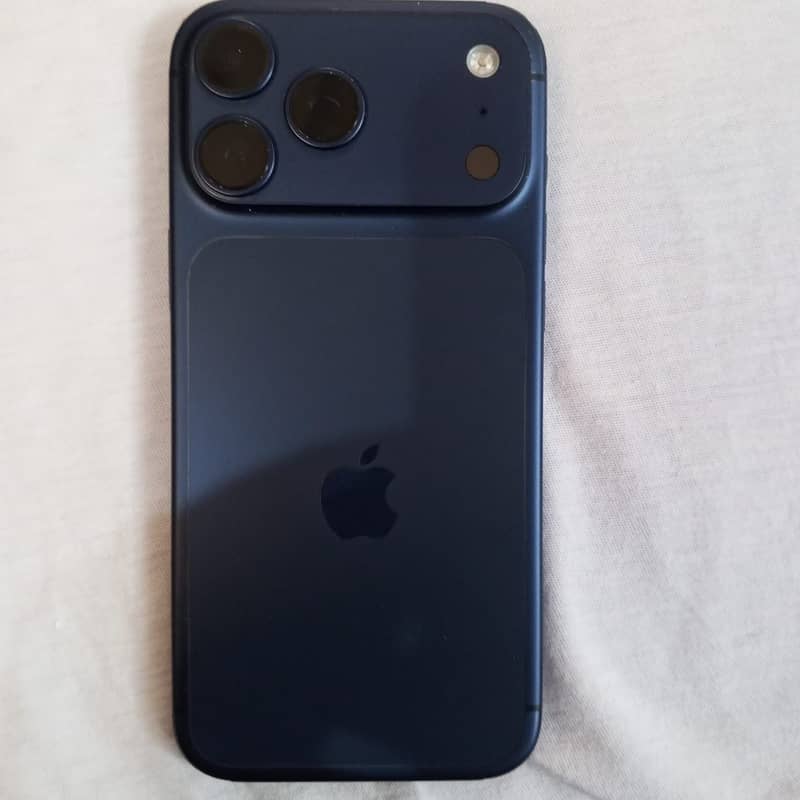 Apple iPhone 17 Pro Max 5