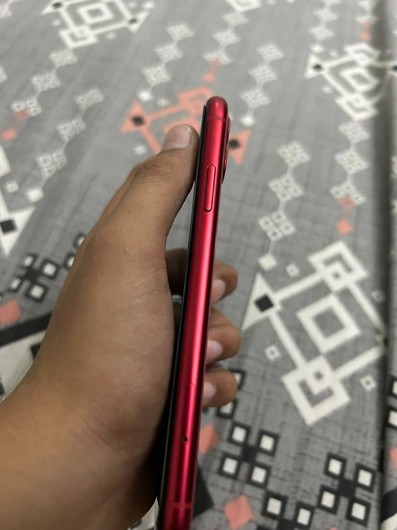 Apple iPhone 11 4