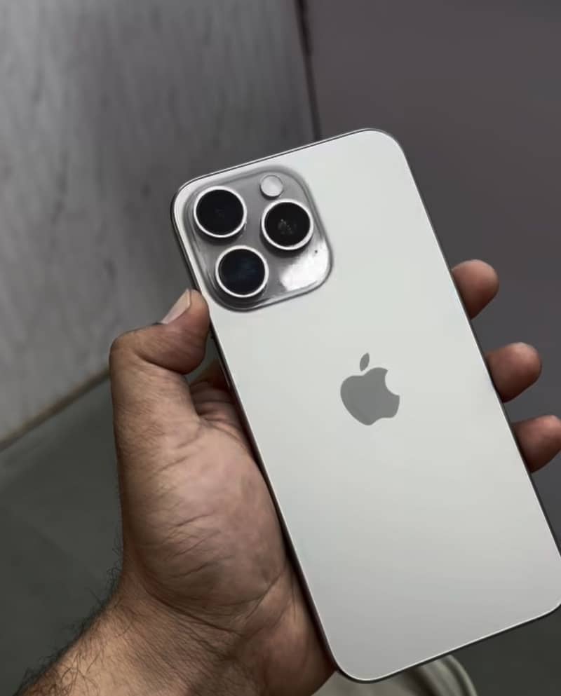 Apple iPhone 15 Pro Max 0