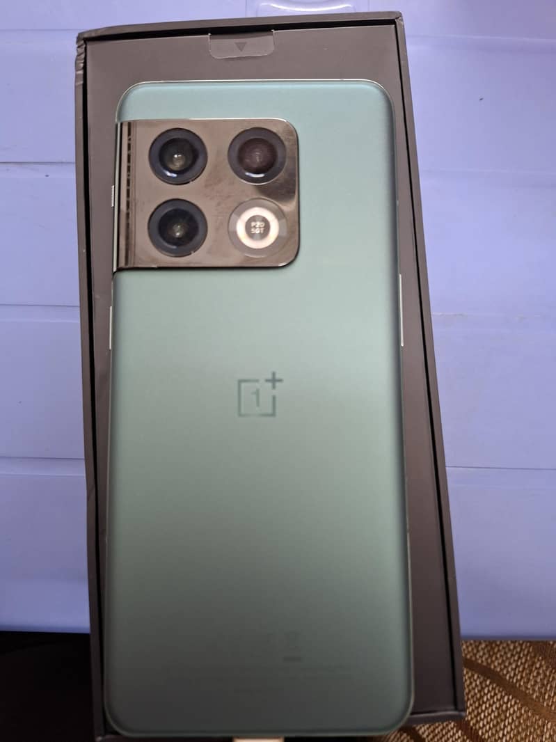 One Plus 10 Pro 1