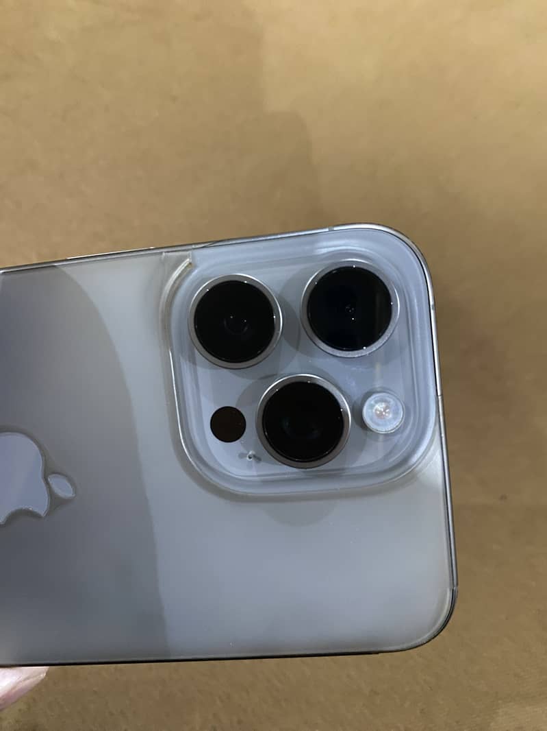 Apple iPhone 15 Pro Max 2