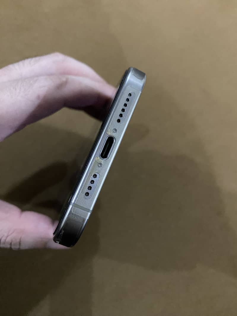 Apple iPhone 15 Pro Max 4