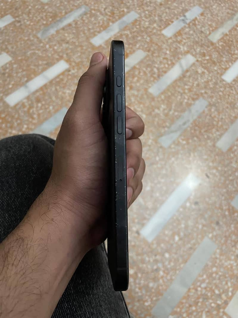 Apple iPhone 16 Pro Max 2