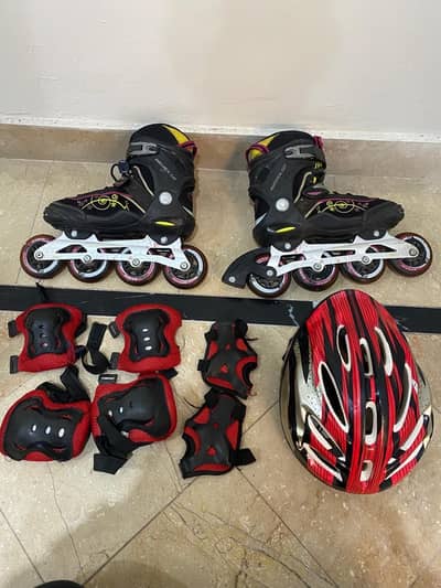 Skating shoes with helmet and knee pad set