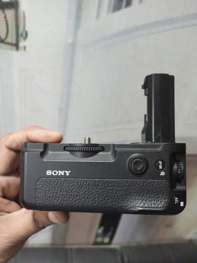 Battery Grip for Sony A7III & A7RIII. Excellent Condition .
