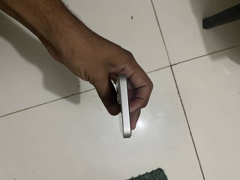 Apple iPhone 14 4