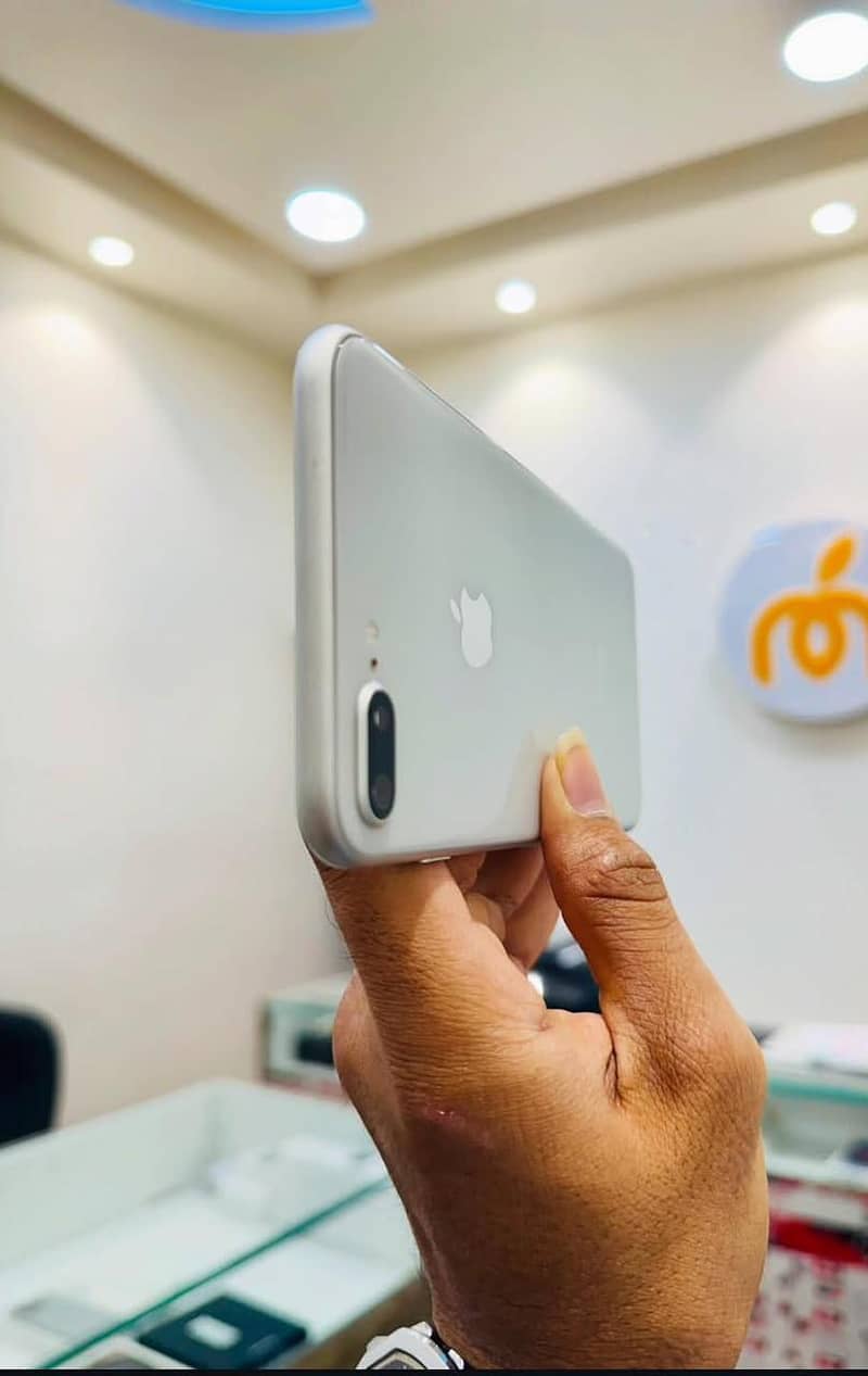 Apple iPhone 8 Plus 1