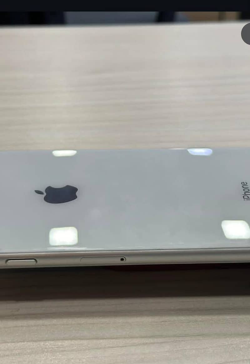 Apple iPhone 8 Plus 3