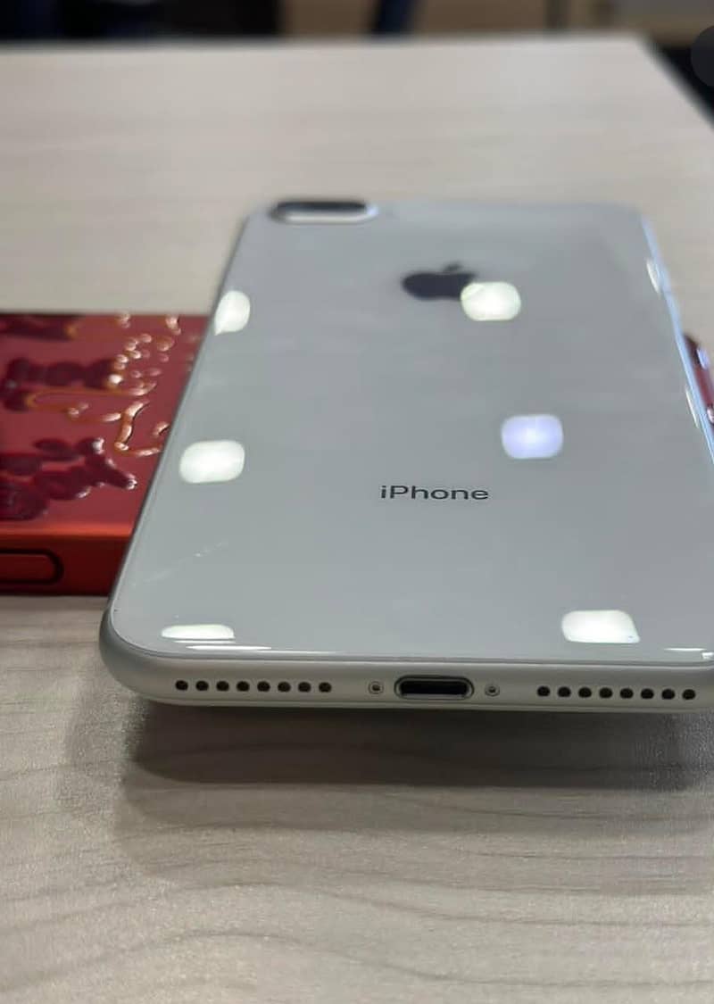 Apple iPhone 8 Plus 4