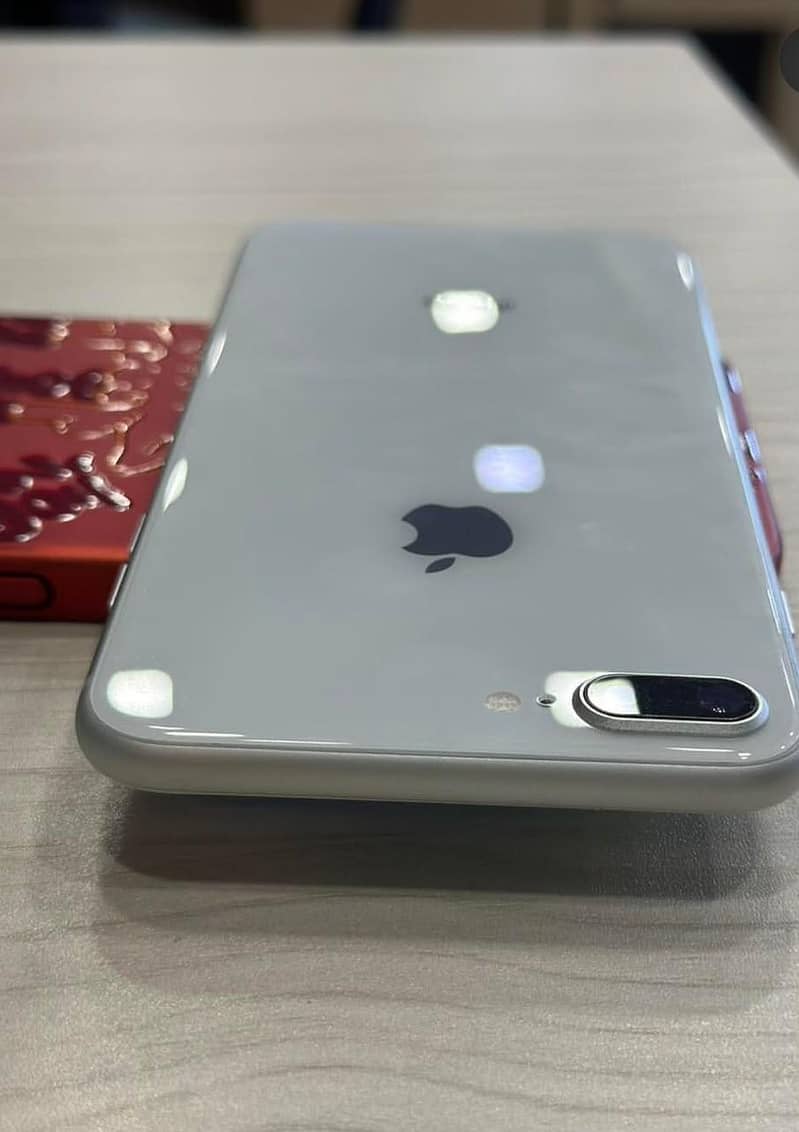 Apple iPhone 8 Plus 6