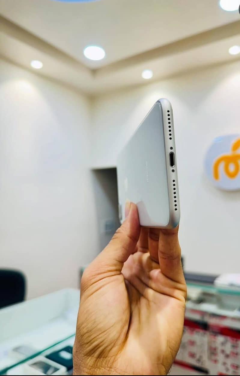Apple iPhone 8 Plus 7