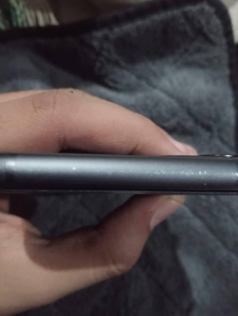 Apple iPhone 11 3