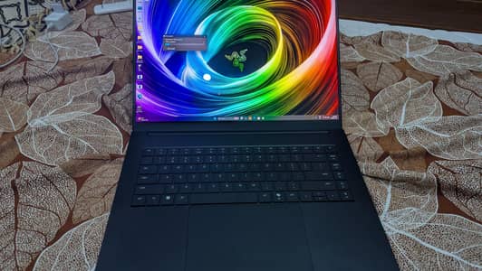 Razer blade 16 Ryzen AI 9 32 1tb RTX 5070 2.5k 240htz OLED display